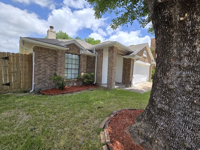 Building Photo - 2034 Village Park Dr