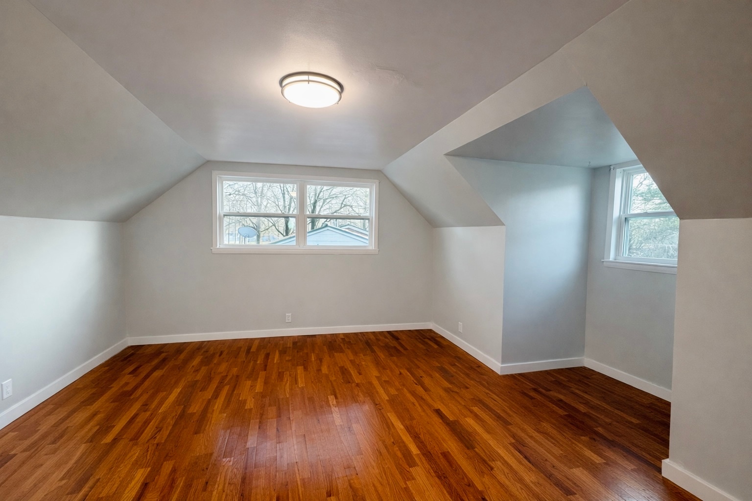 Building Photo - 2122 Sun Cir