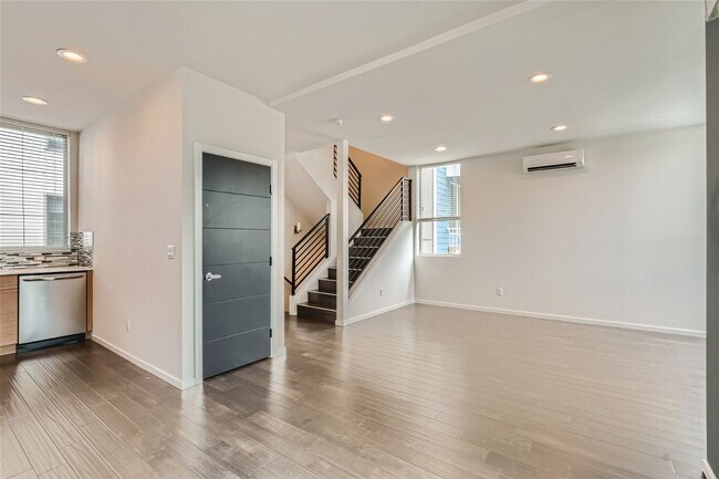 Building Photo - Modern West Seattle Townhome with Rooftop ...