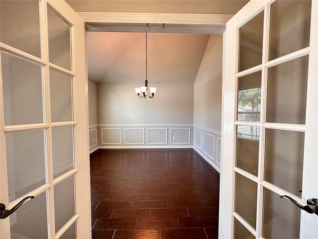 Building Photo - Round Rock Charmer!