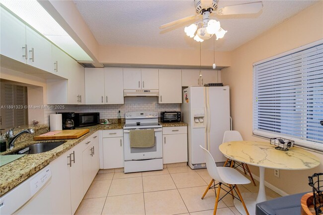 Building Photo - 13100 SW 11th Ct