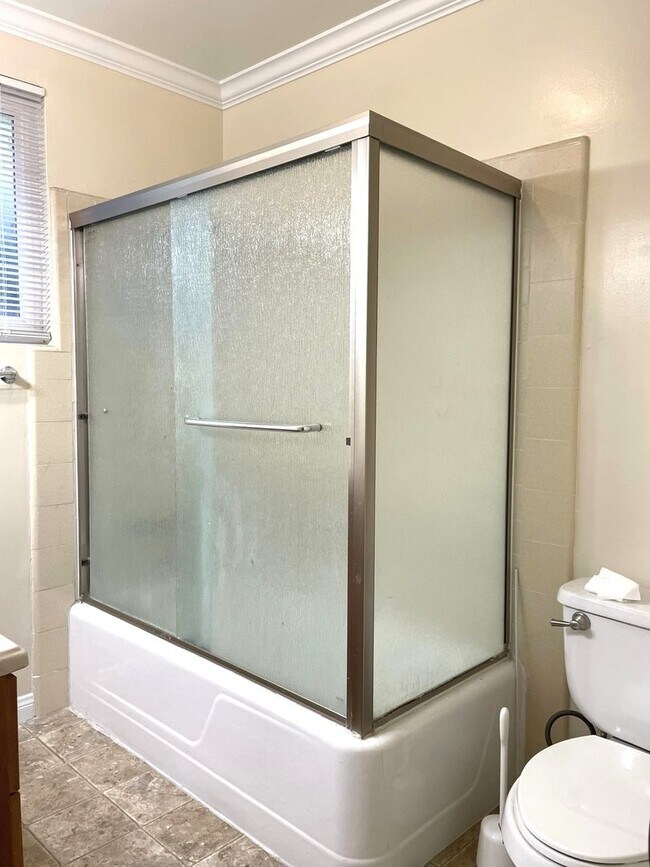 Building Photo - 437