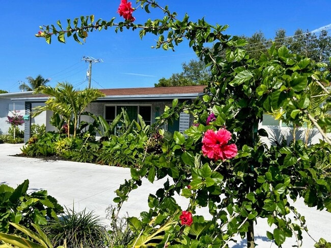 Building Photo - 1182 SE 2nd Ave