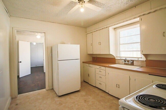 Building Photo - 1805 Avenue R