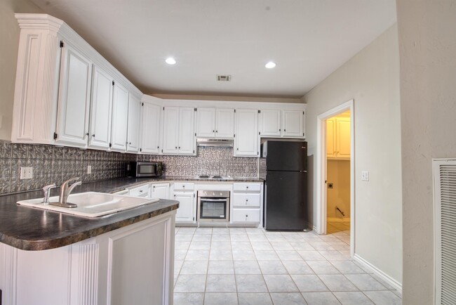 Building Photo - 1629 Tenbears Rd