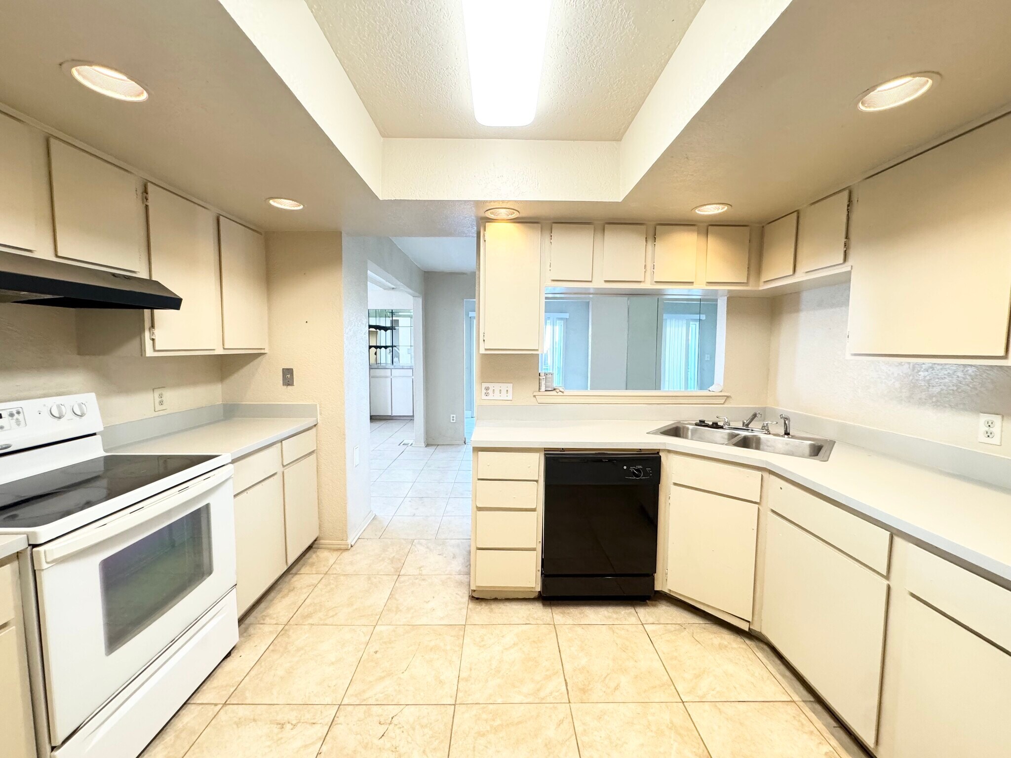 Building Photo - 401 NE 115th St