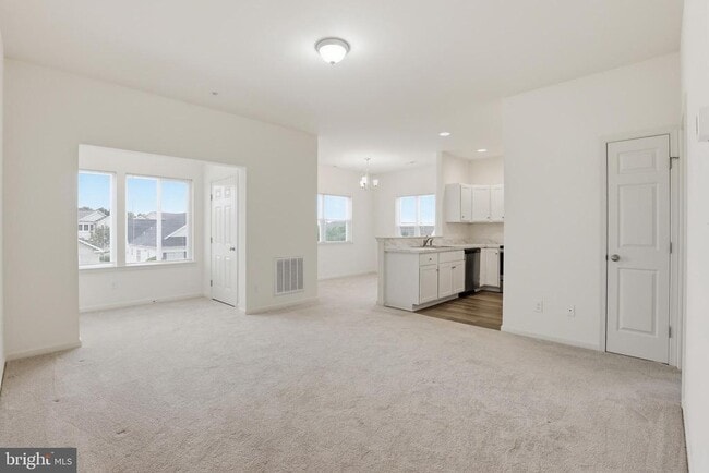 Building Photo - 5002 Pebble Ln W