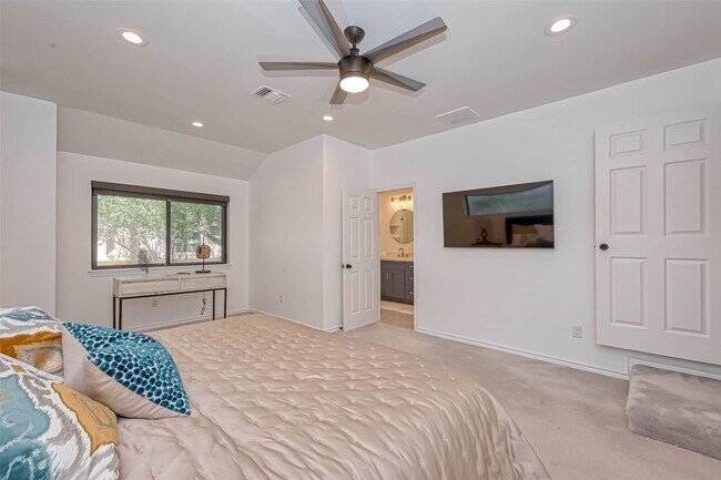 Building Photo - 5613 St Paul St