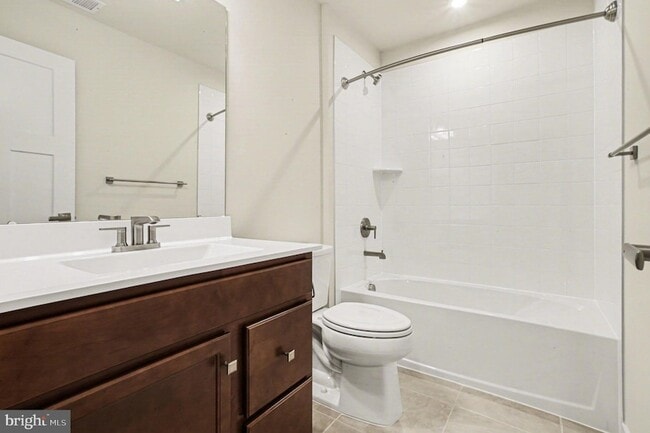 Building Photo - 8901 Blackthorne Pl