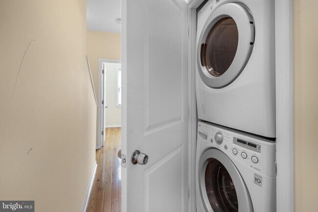 Building Photo - 2464 Frankford Ave