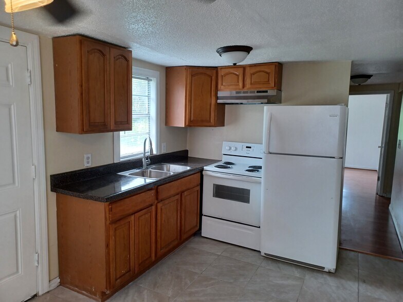 Building Photo - 20704 Caboose Dr