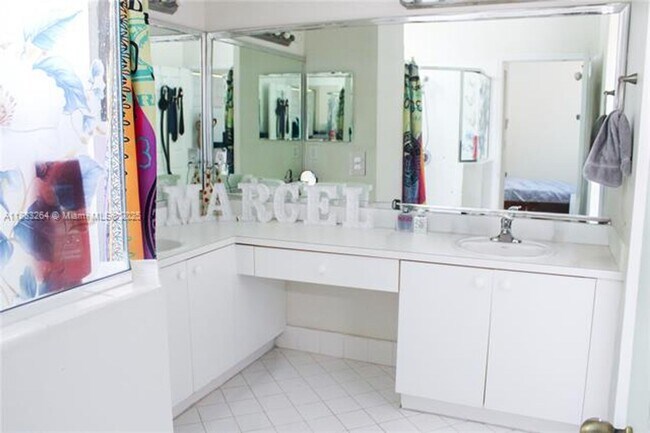 Building Photo - 2106 NE 40th Ave