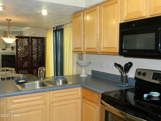 Building Photo - 7437 Beach Dr