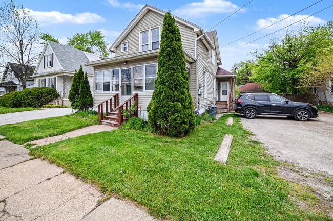 Building Photo - 1 Bedroom Rental in Saginaw $750/Month