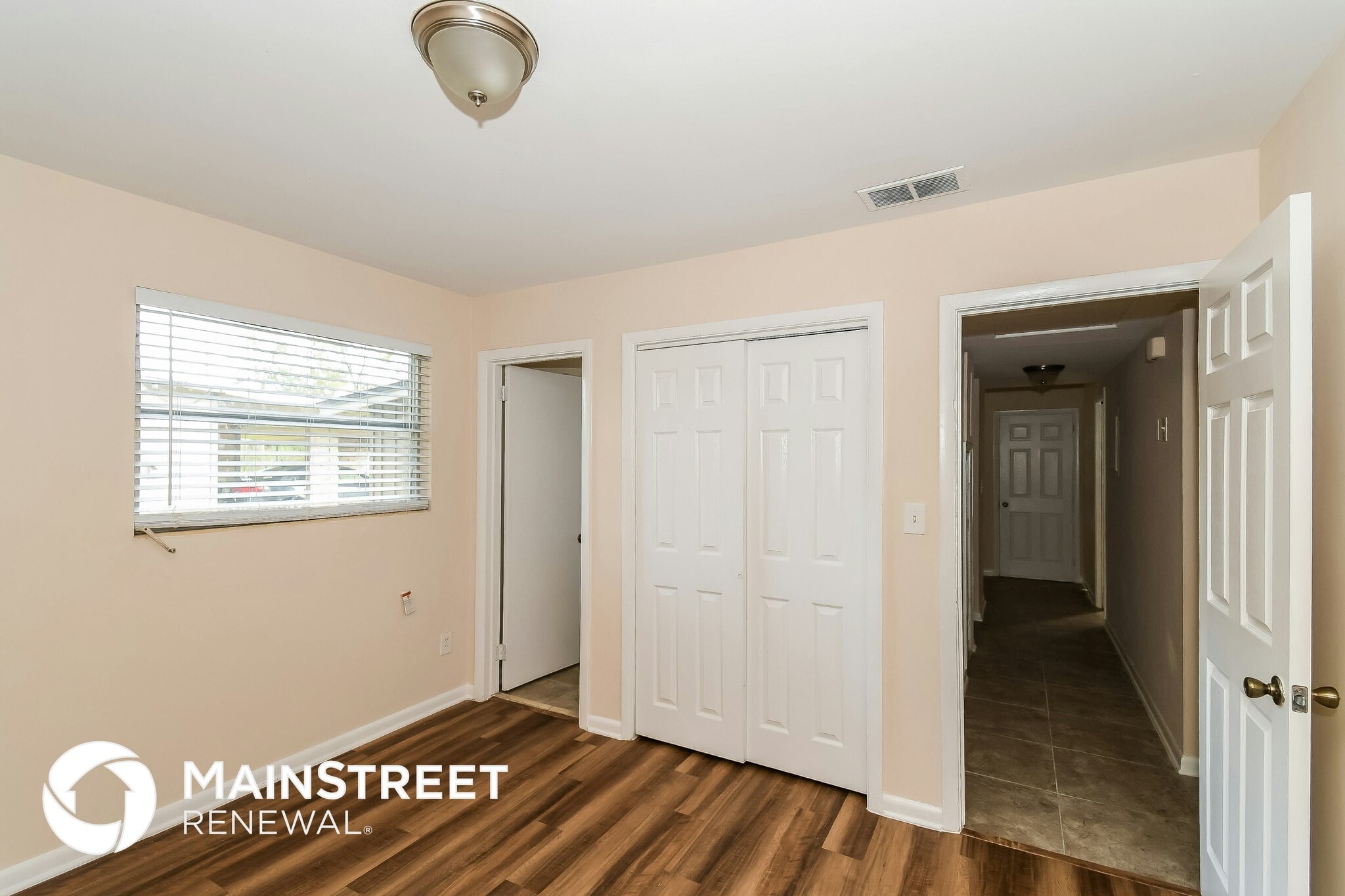 Building Photo - 1044 Legay Ave