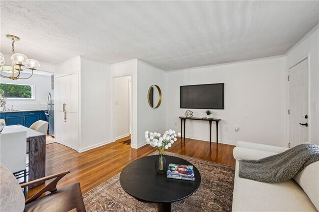 Building Photo - 1136 Gilbert St SE