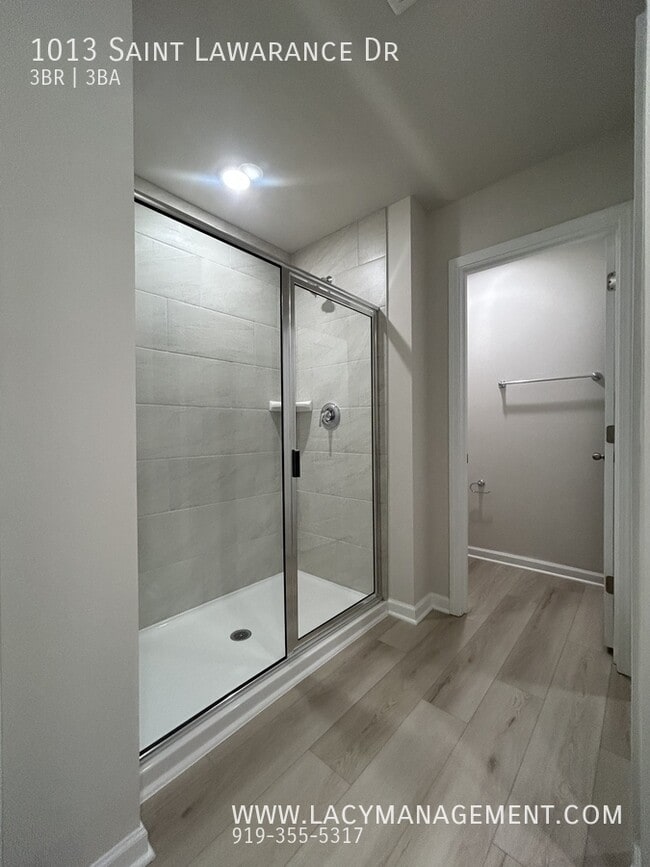 Building Photo - 1013 St Lawrence Dr