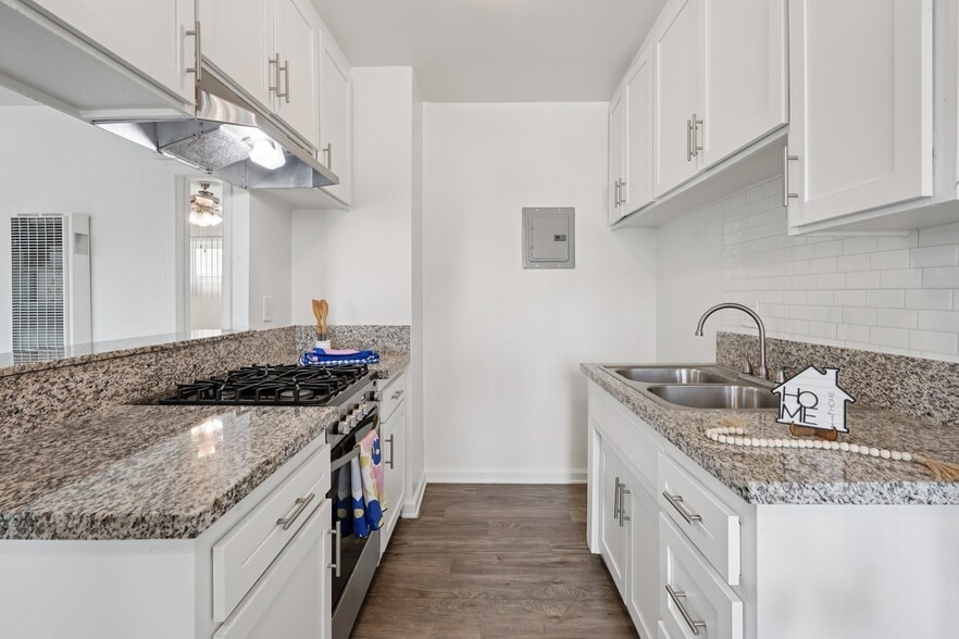 kitchen - Imperial Palms Apartments