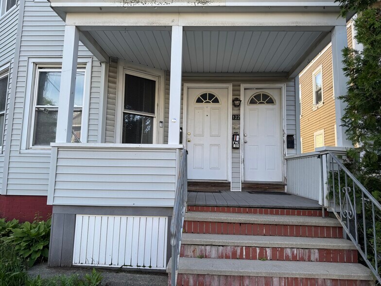 Building Photo - 122 Atwater St