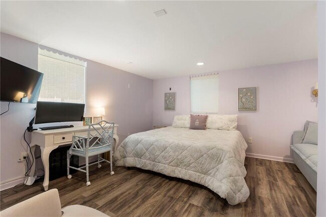 Building Photo - 4770 Chatworth Ct NE
