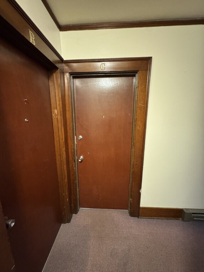 Building Photo - 1 Bedroom SW Portland / Large Backyard / Easy Access to OHSU and Downtown