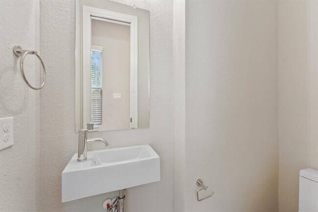 Building Photo - 5620 Madison St