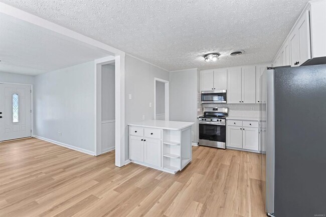 Building Photo - 111 Lori St