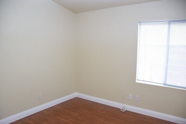 Building Photo - SPRING VALLEY 1 STORY HOME