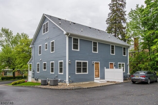 Building Photo - 64 Kent Pl Blvd