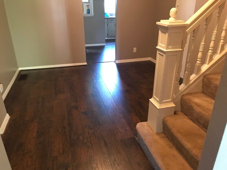 Building Photo - 256 Whipple St