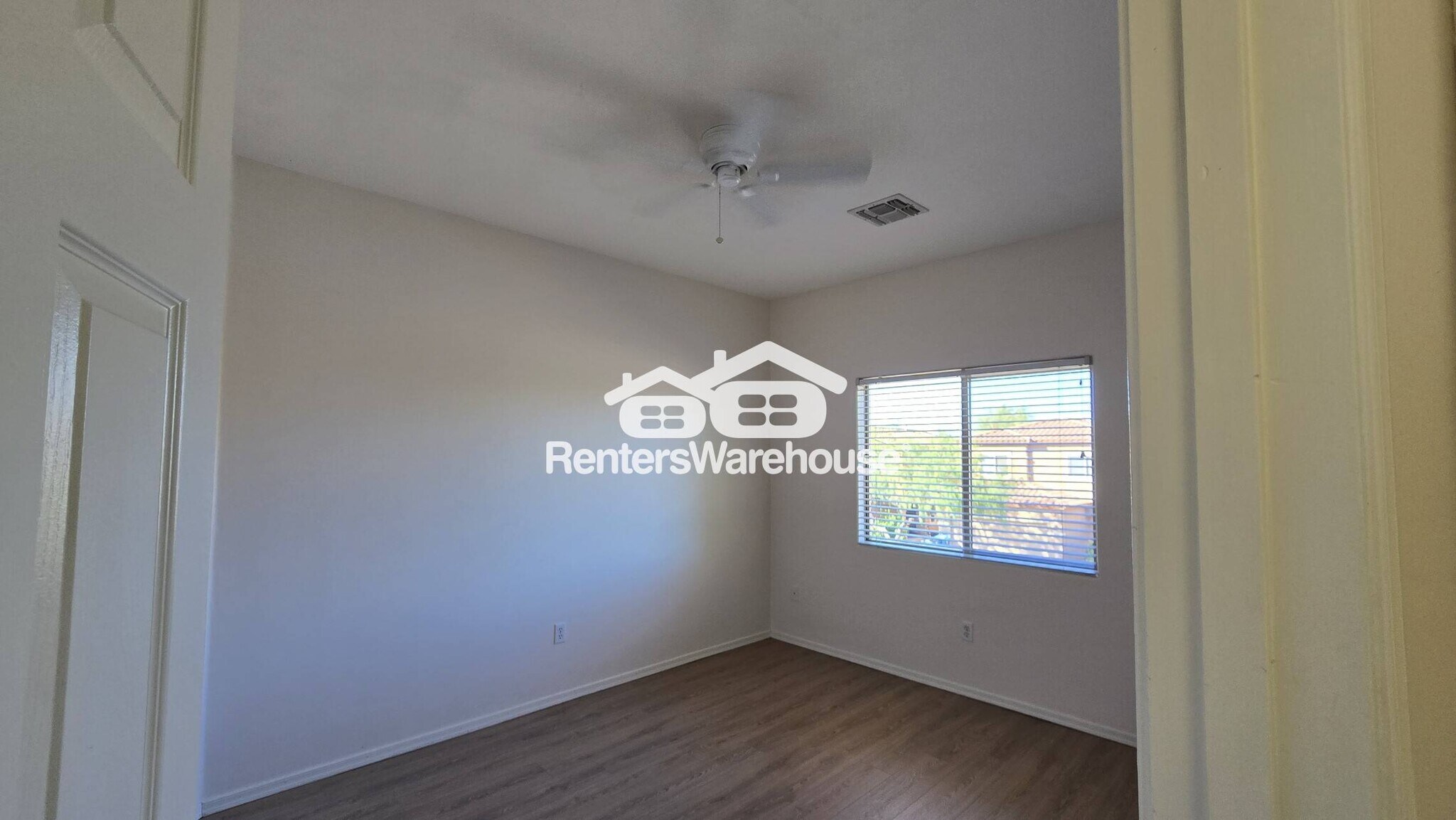 Building Photo - 1126 E Mt Shibell Dr