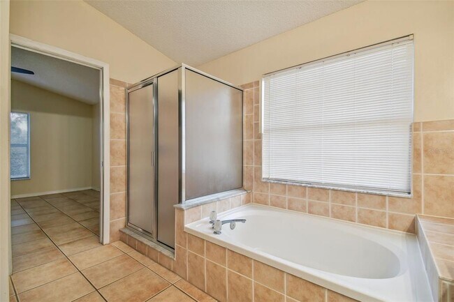 Building Photo - 2342 Tioga Dr