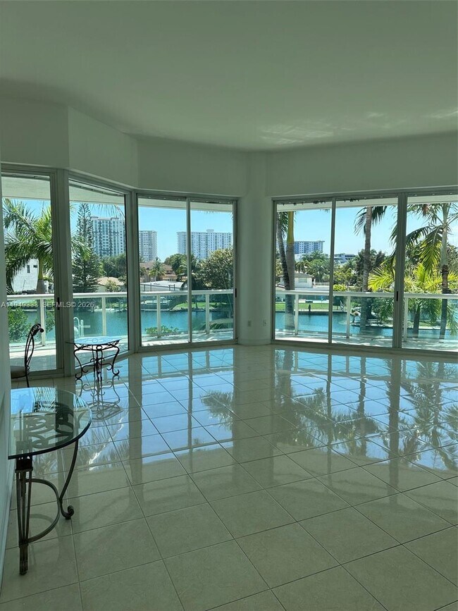 Building Photo - 16500 Collins Ave