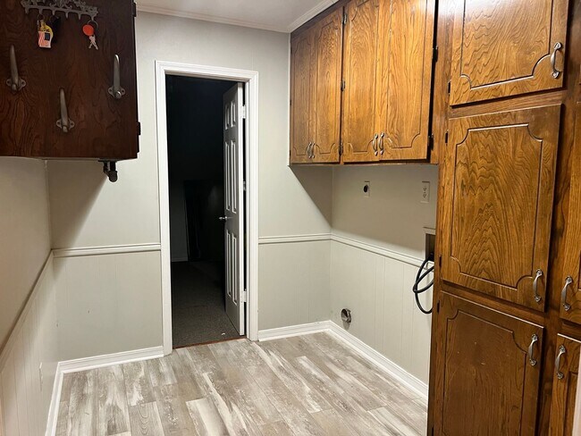 Building Photo - 4 BEDROOM GREENACRES BEAUTY!
