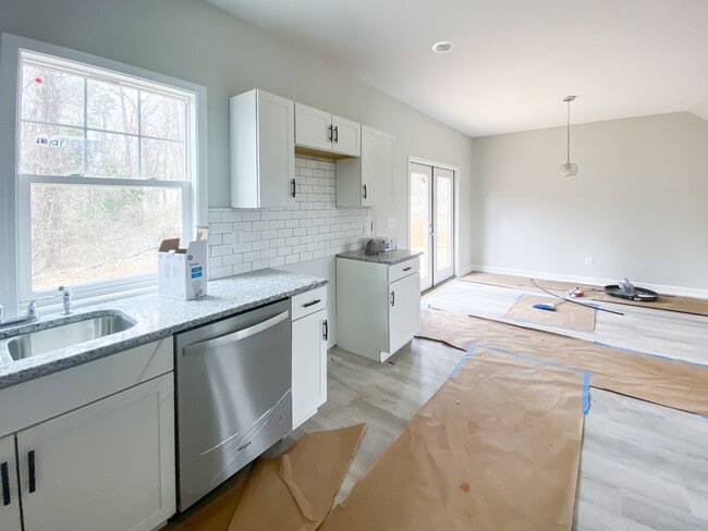 Building Photo - 814 Old Pittsboro Rd