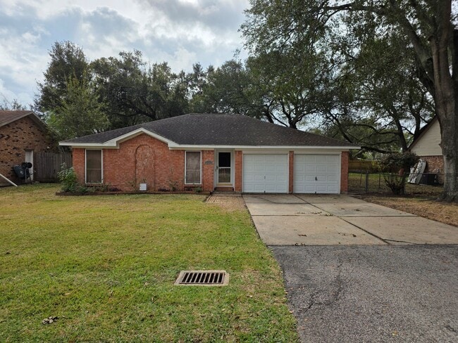 Building Photo - 2121 Redwood St