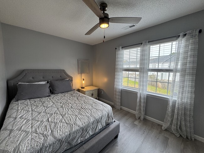 Building Photo - 205 Pinegrove Ct