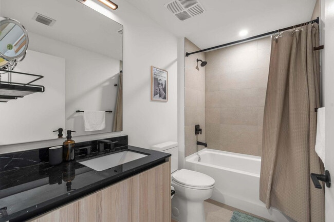 Building Photo - 225 N Miami Ave