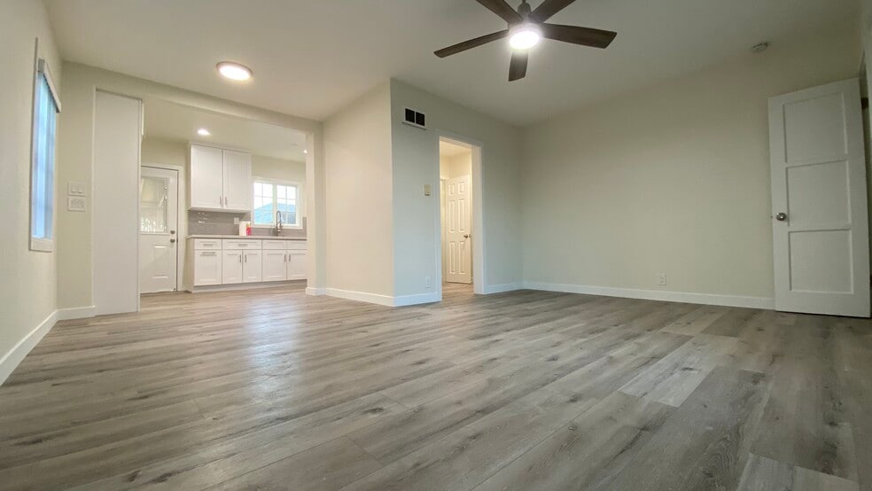 Building Photo - 1542 marine ave