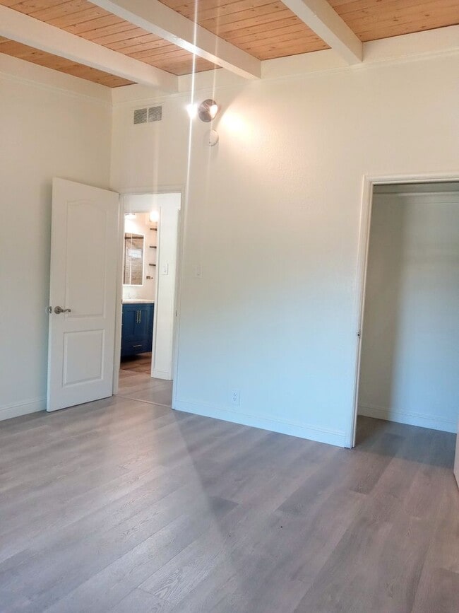 Building Photo - Beautifully Remodeled 2bd Single Story Hou...