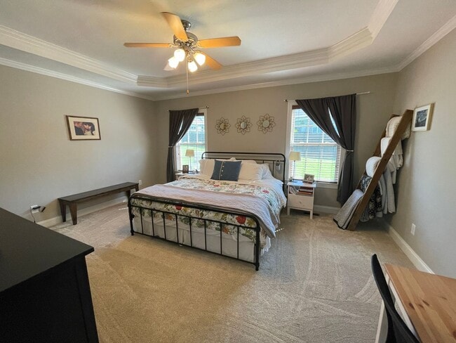 Building Photo - Charming 4 bedroom/2.5 bathroom in Tudor Branch!