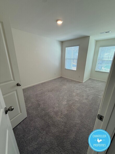 Building Photo - 329 Spaight Acrs Wy