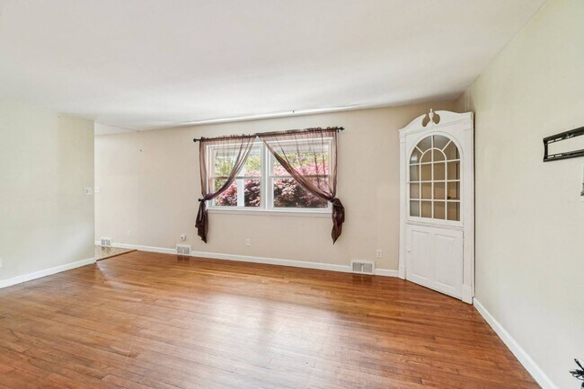 Building Photo - 710 Heatherwood Dr