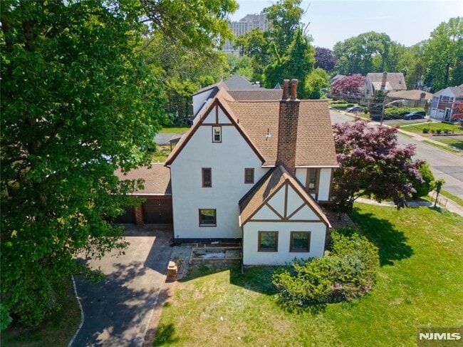 Building Photo - 217 Heywood Ave