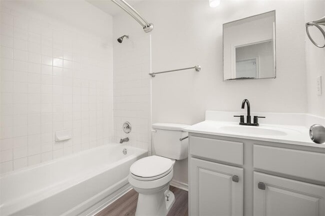 Building Photo - 1114 Thorn Creek Pl