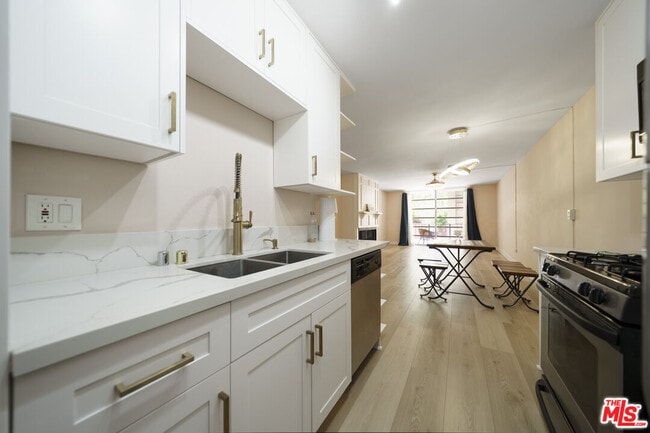 Building Photo - 421 La Fayette Park Pl