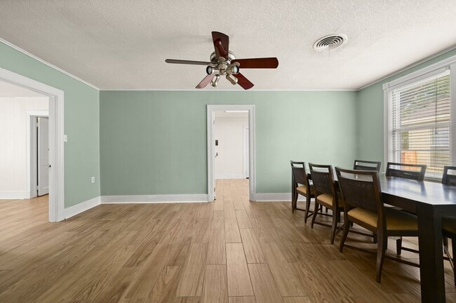 Building Photo - 1642 College Dr