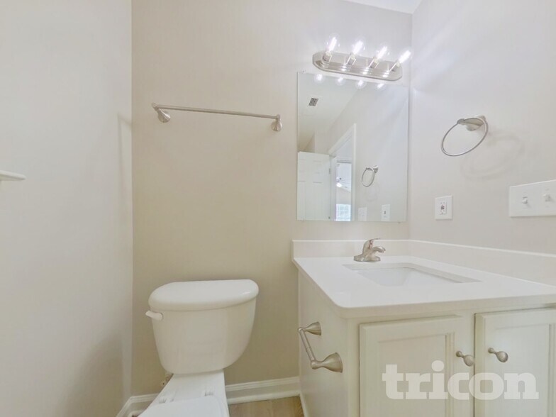 Building Photo - 212 Barnevelder Dr