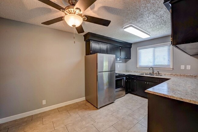 Building Photo - Riverview Condominiums