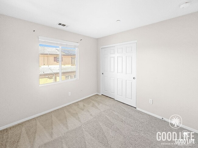 Building Photo - Great 2B/2.5BA Townhouse Available in Santee with Attached Garage & Onsite Pool, Spa, and Playgro...